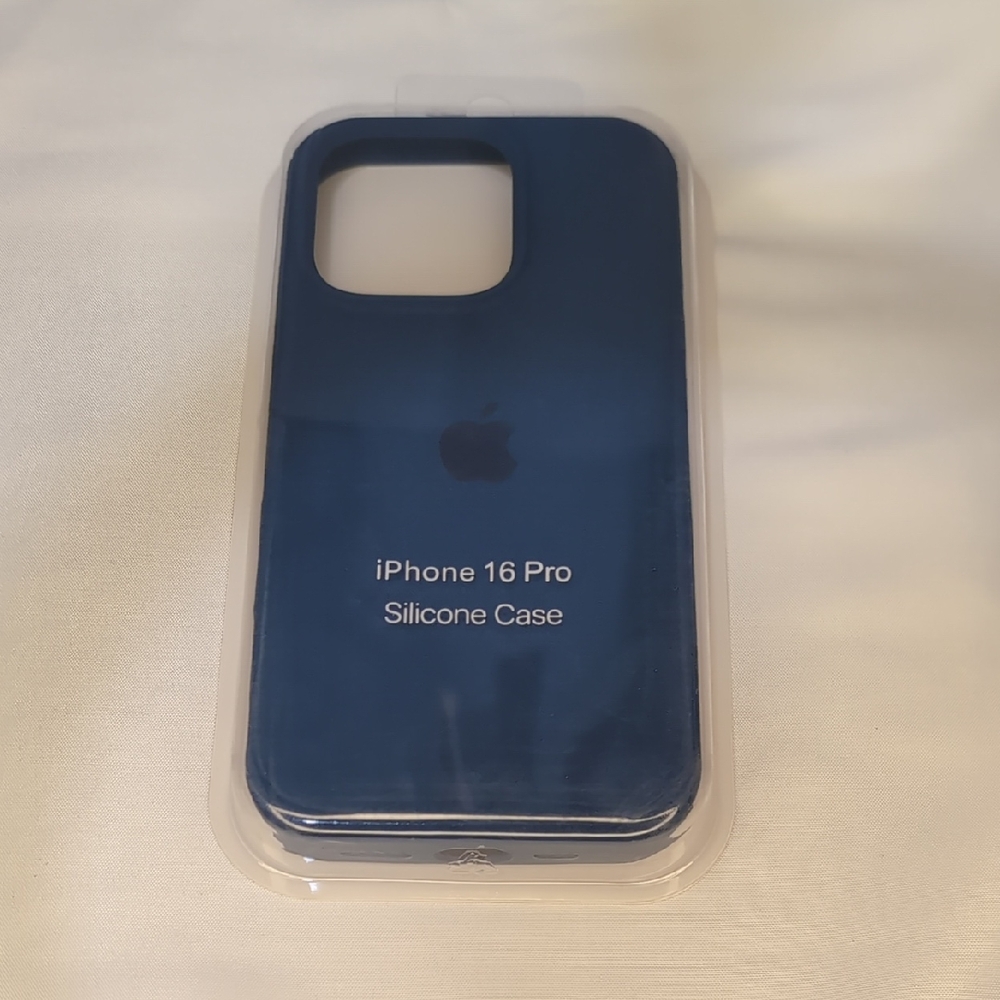 Apple iPhone 16 Pro Silicone Case - Navy